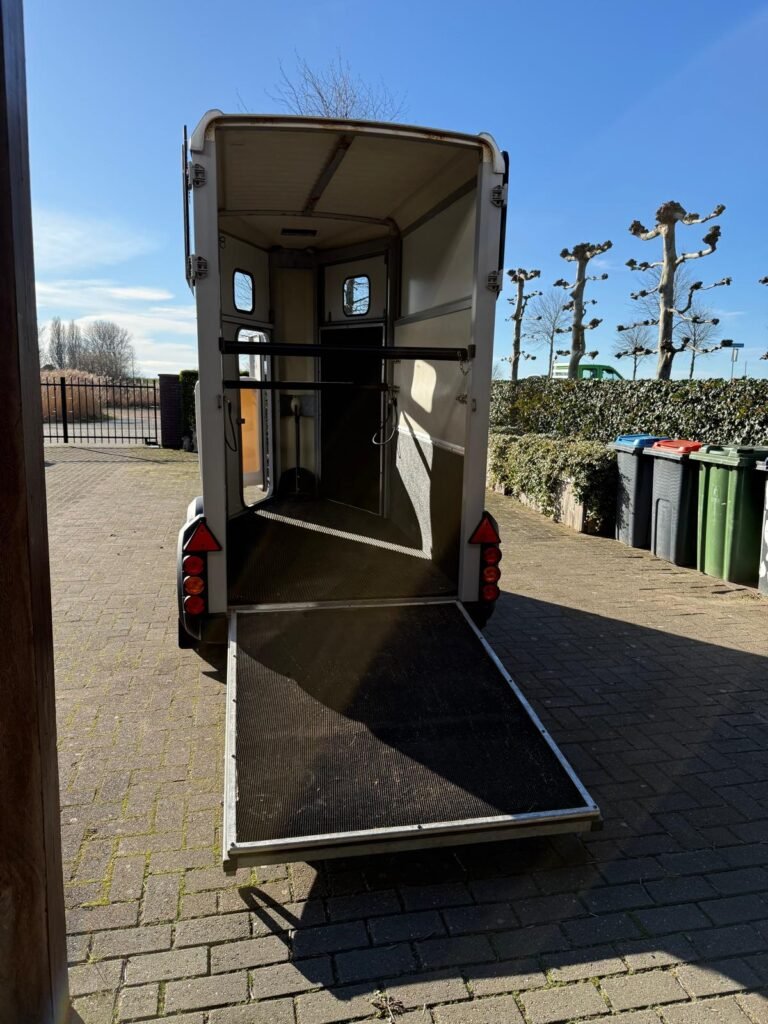 paardentrailer huren voorneputten HB403